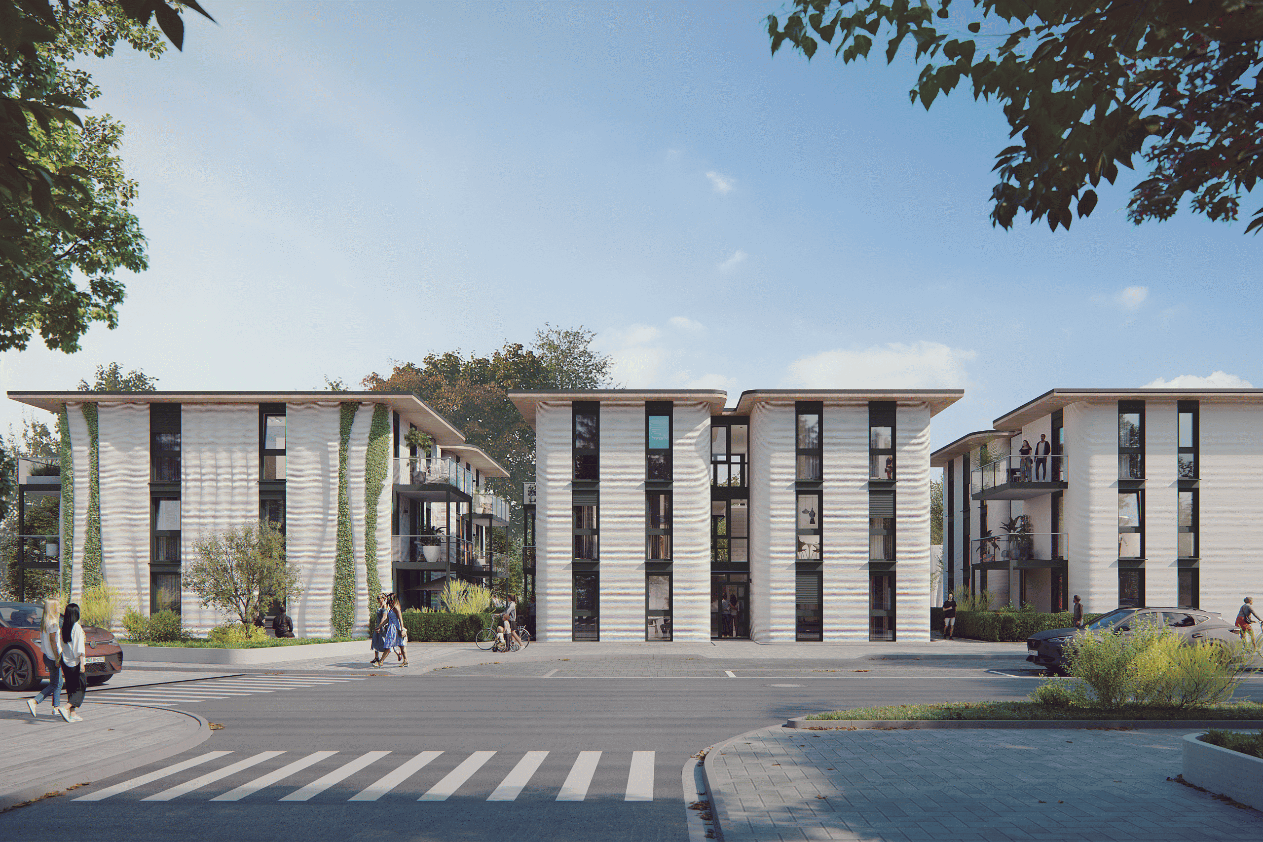 Moderne dreigeschossige Wohnanlage mit hellen Fassaden, großen Fenstern, Balkonen und begrünten Außenbereichen; davor eine Straße mit Autos und einer Person.